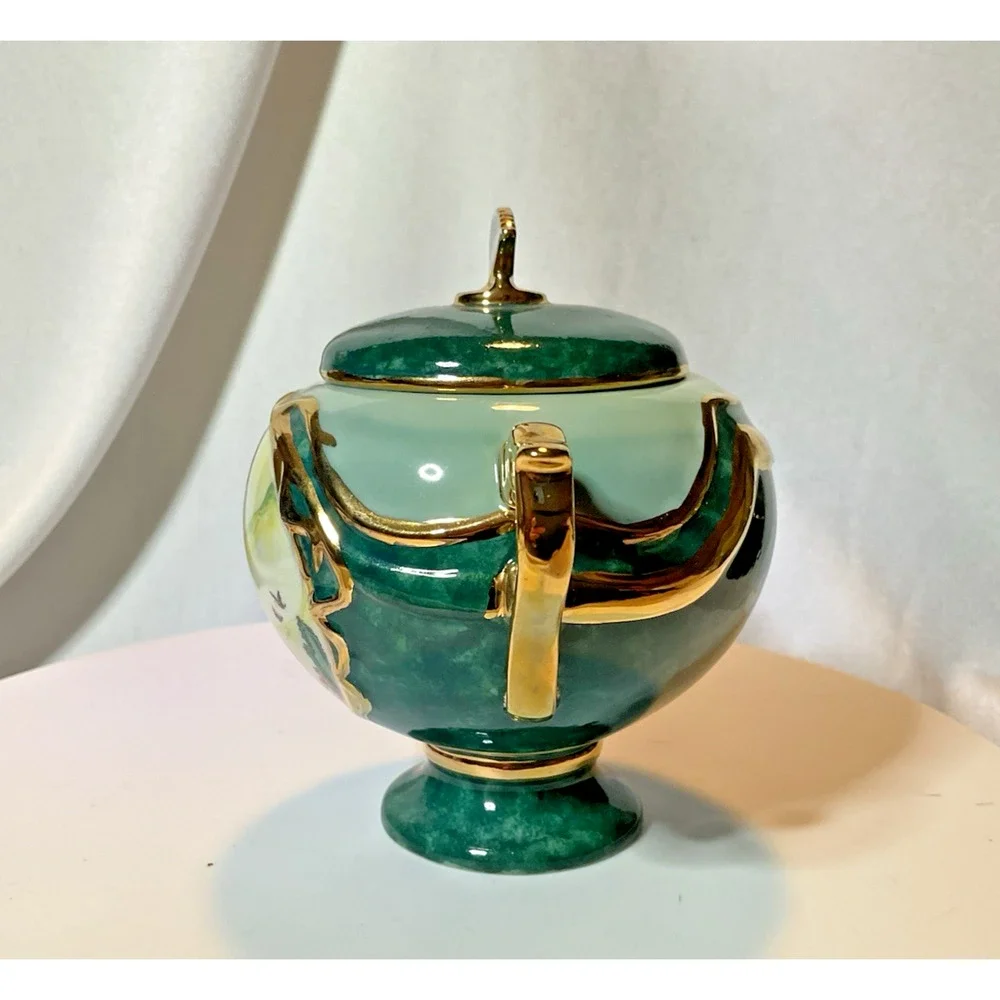 Ardleigh Elliott 1999 Pao Chai Beauties of the Red Mansion Porcelain Music Box